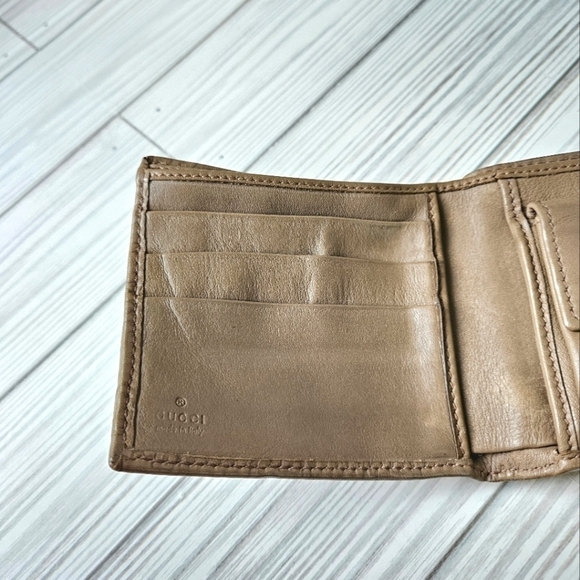 Gucci Leather Monogram Bi Fold Wallet in Beige and Silver - Picture 9 of 15